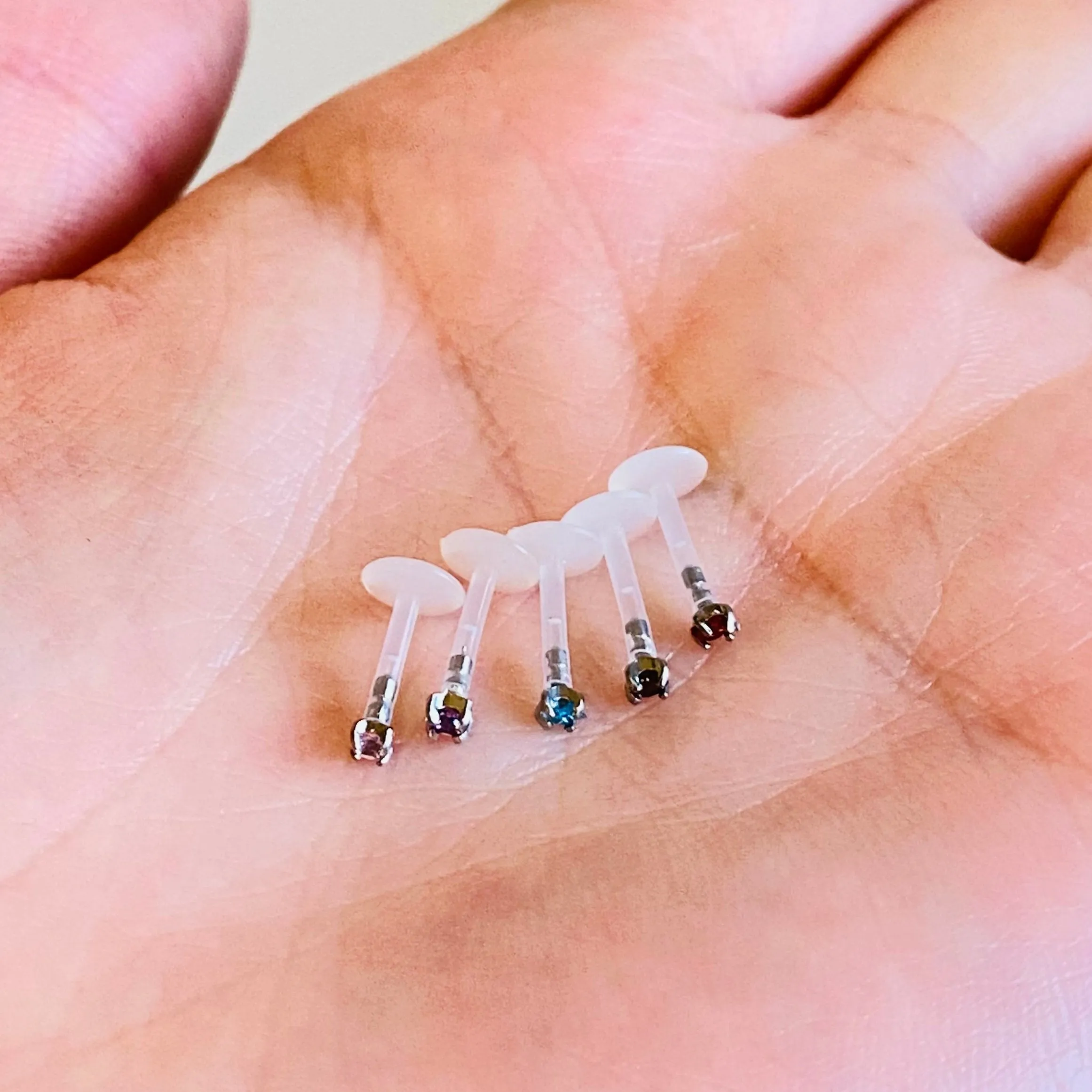 16G Prong Set CZ Flexible Tragus Labret